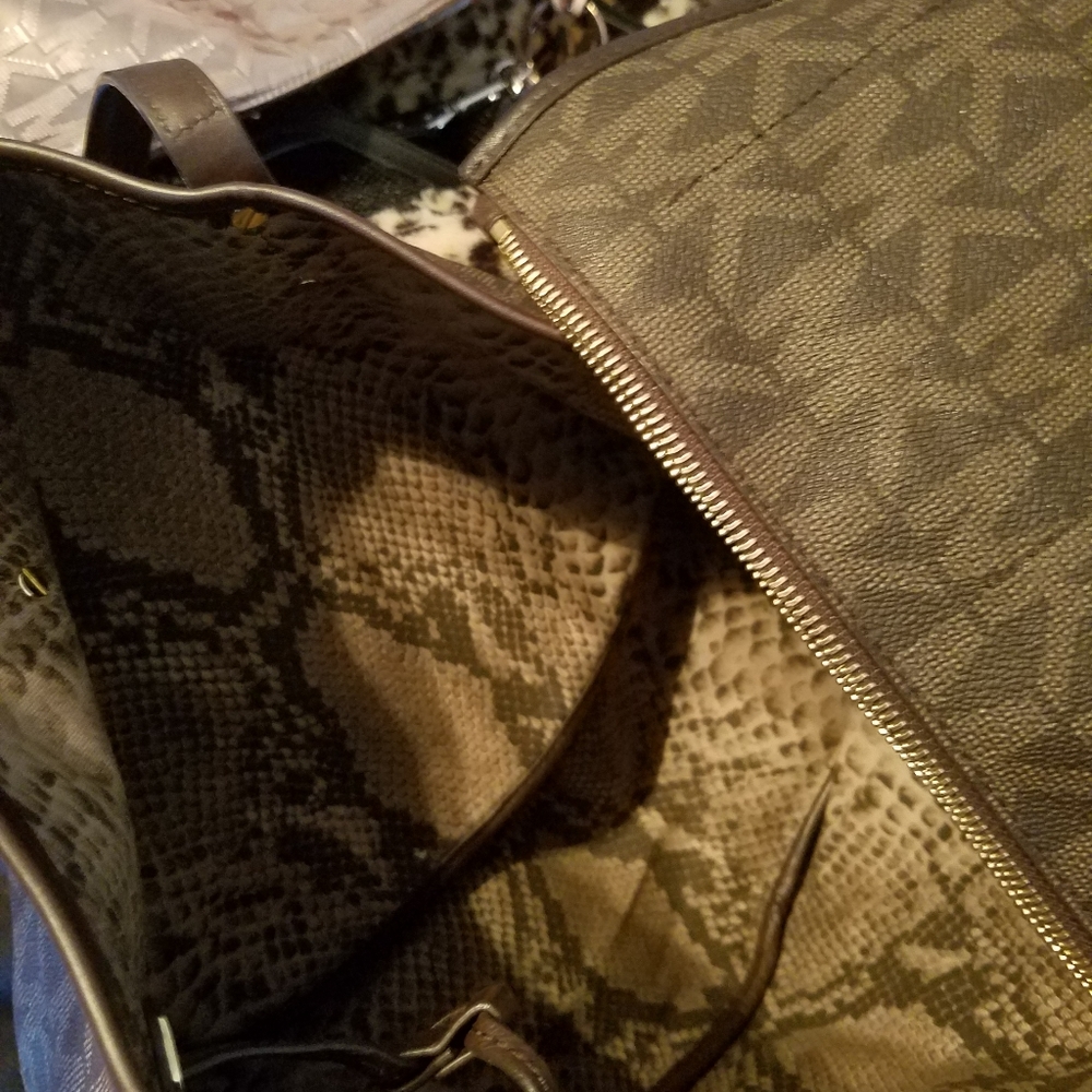 Mk Reversible Tote W Large Matching Wallet Inside. - image 2